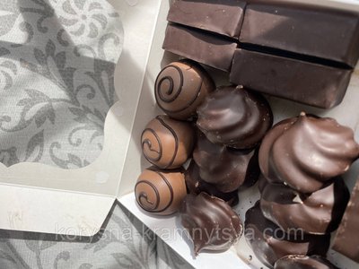 Коробочка шоколадних цукерок та зефіру, ТМ Солодка мрія, 250 грамів 1656991921 фото